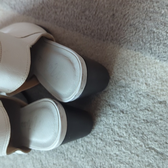 White leather boots - Picture 4 of 5